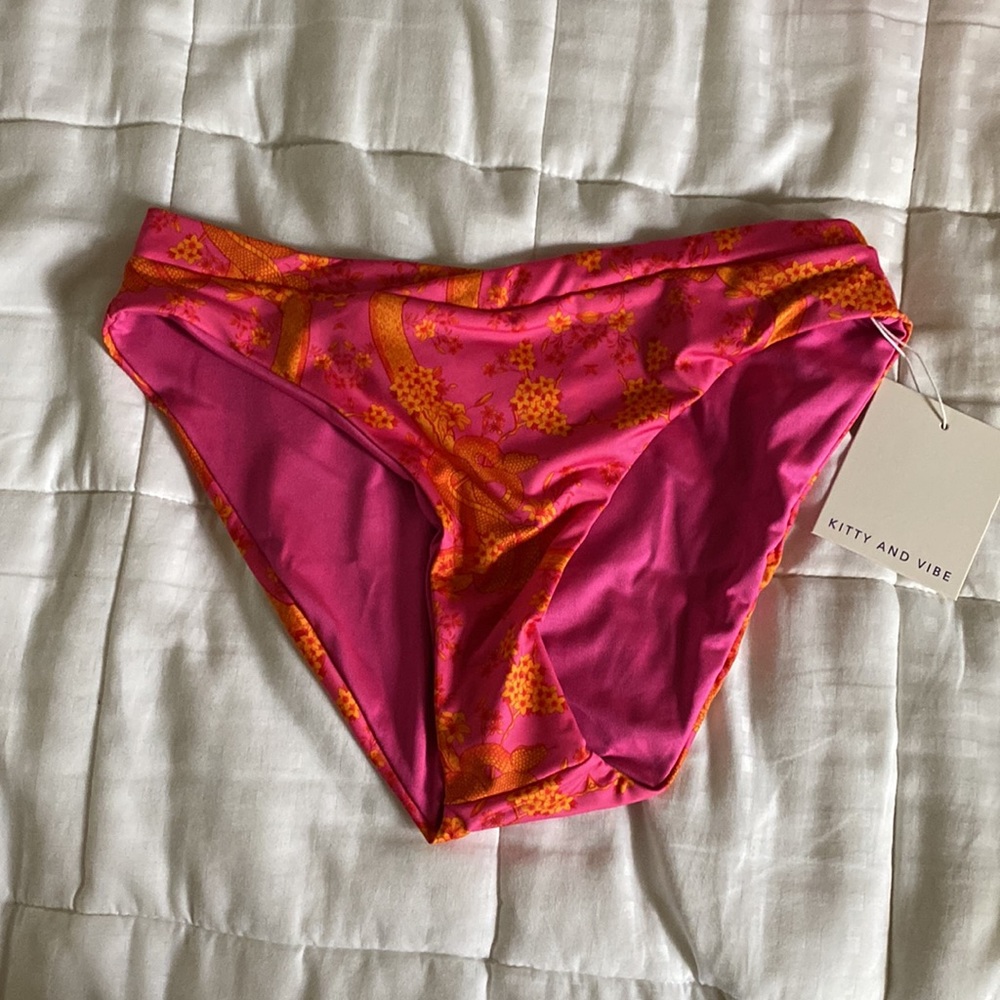 Brand new Kitty and Vibe pink snake bikini bottoms size Medium
